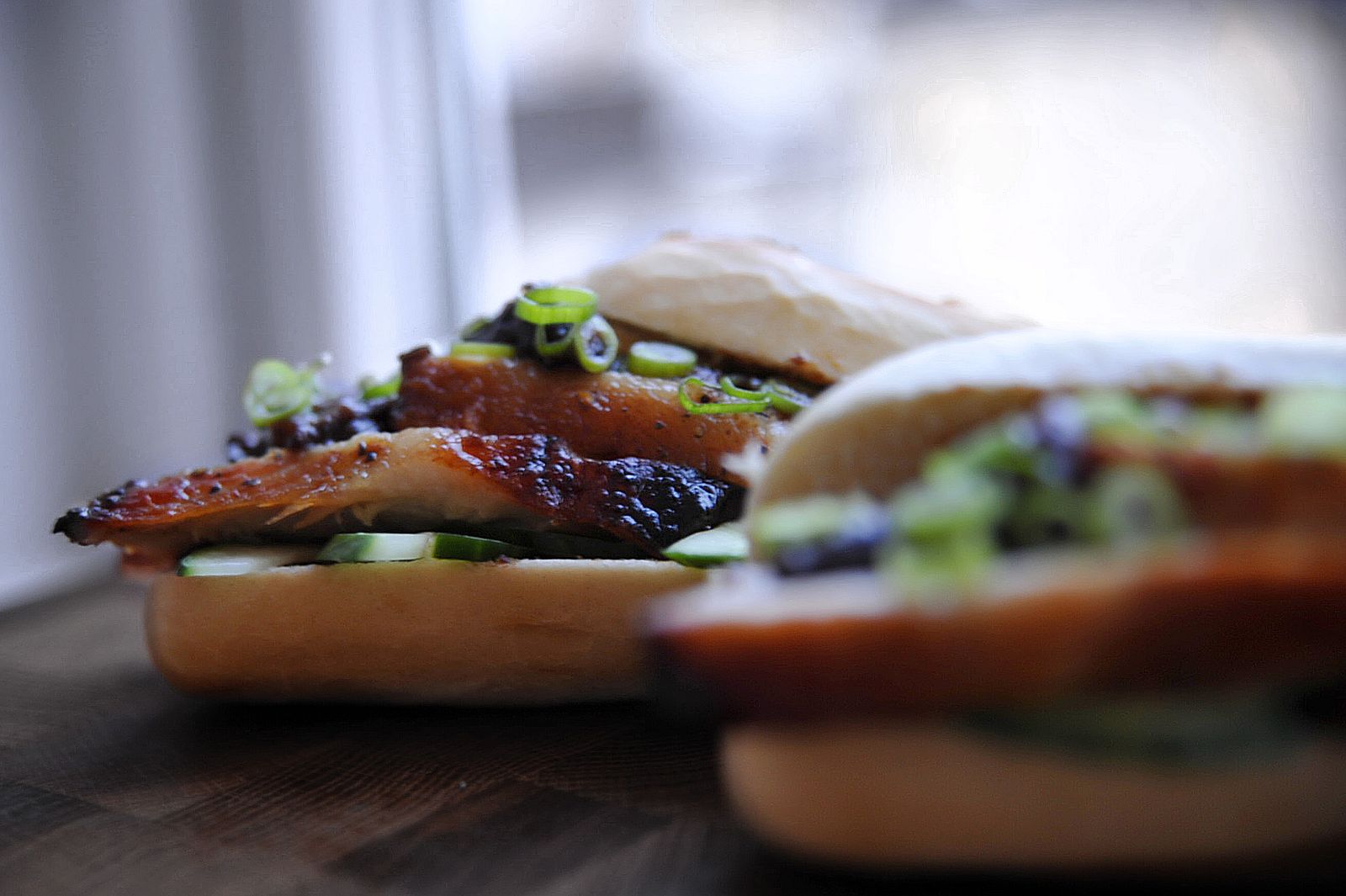 Sandwich med asiatisk ribbe – Nydelig julelunsj | Oppskrift