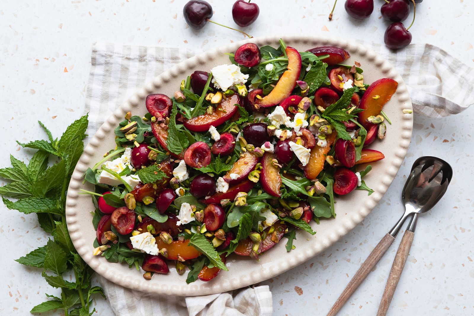 morell-og-fetaostsalat-frisk-sommermat-oppskrift