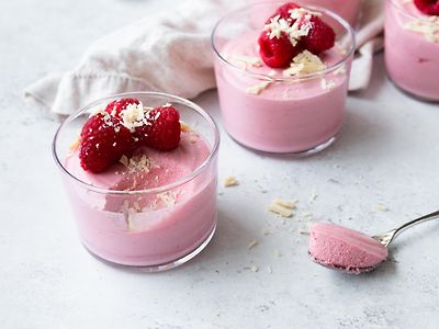 Bringebærmousse med hvit sjokolade