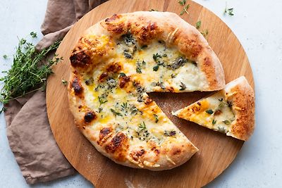 Quattro formaggi pizza