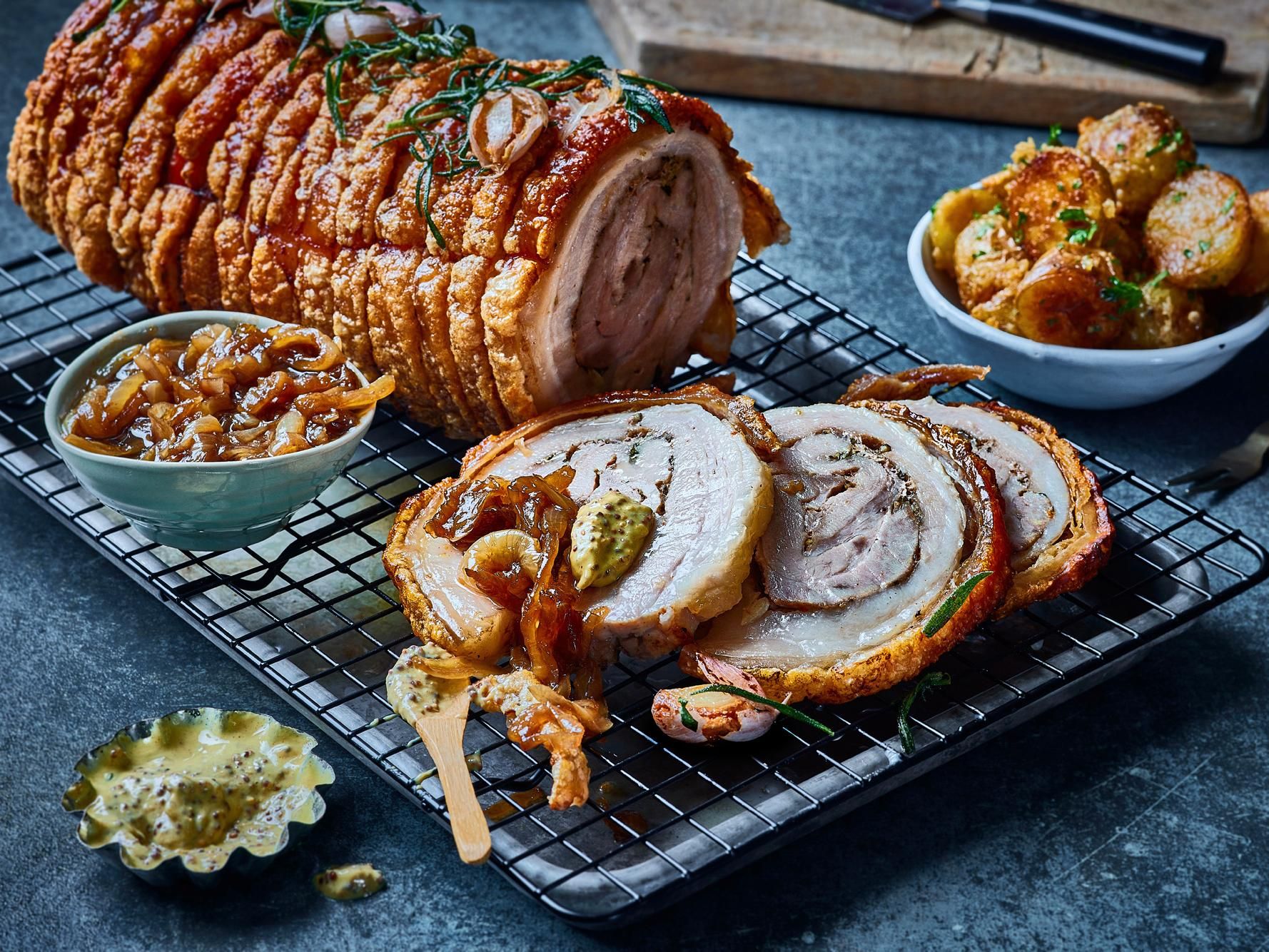 Porchetta - italiensk ribberull - med fennikelfrø, appelsinskall og rosmarin