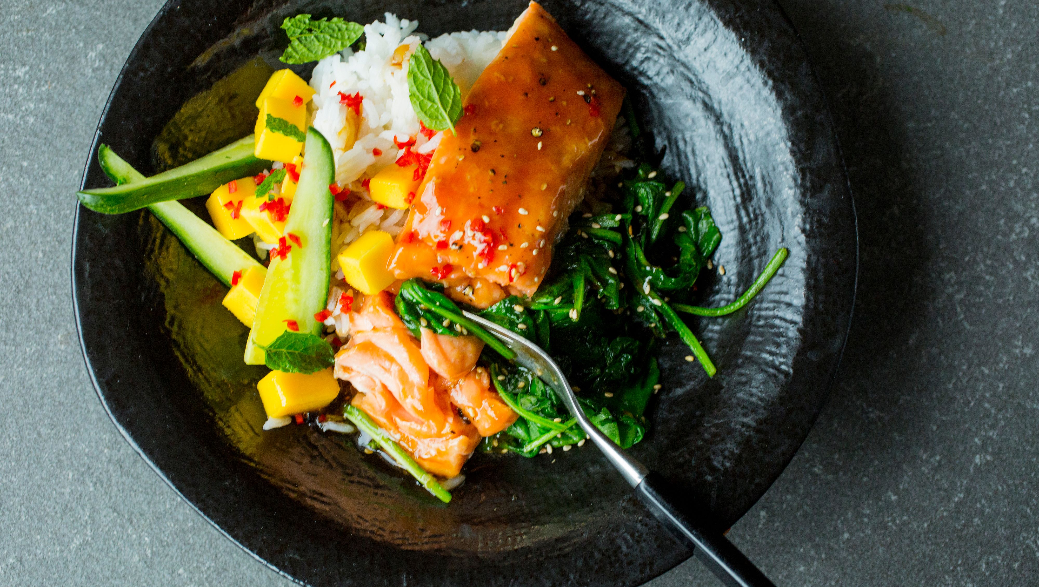 Laks teriyaki med spinat, mango og ris | Oppskrift