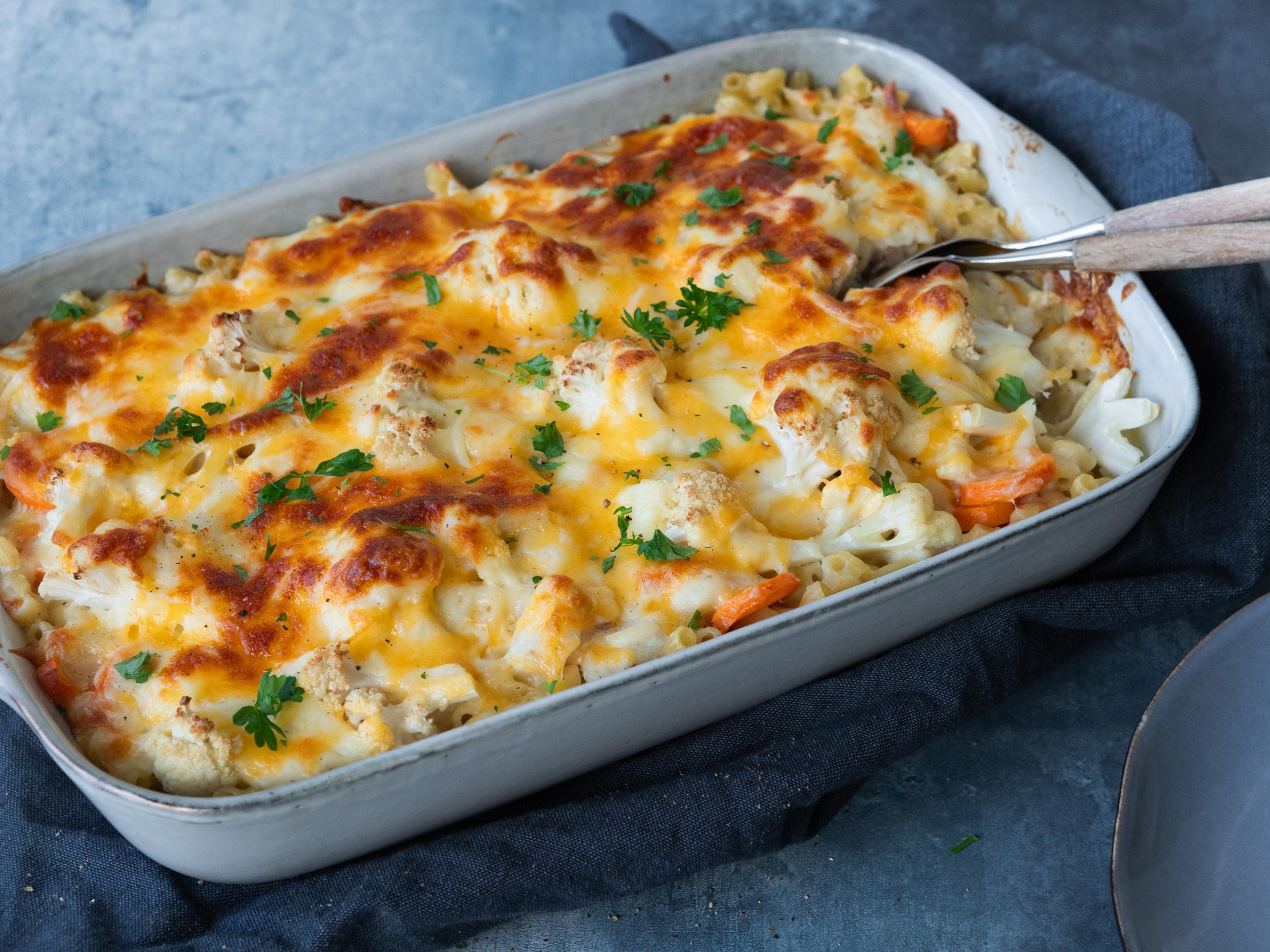 Blomkål, torsk, gulrot og makaroni i form