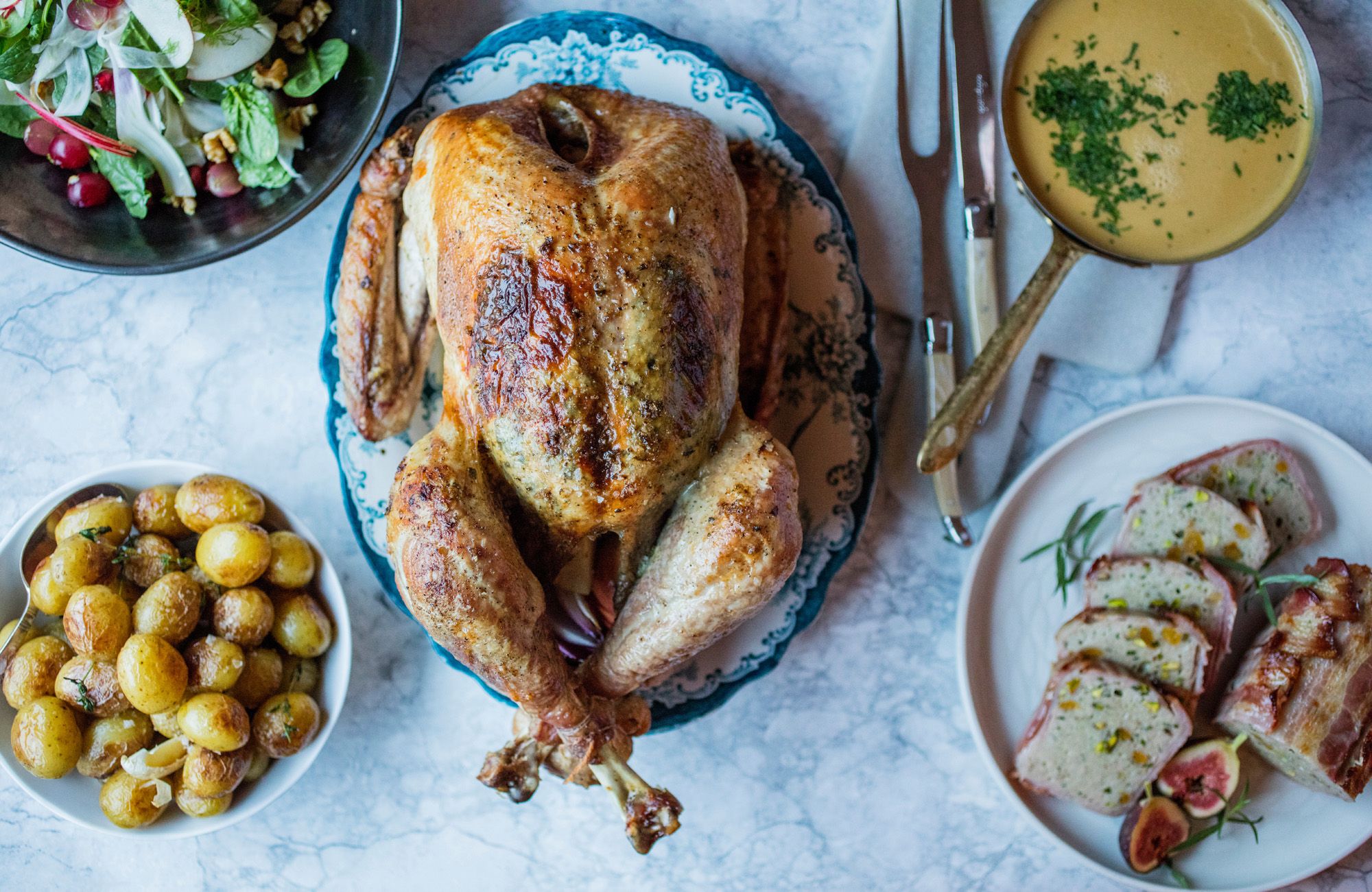 Helstekt kalkun med sprøtt og gyllent skinn
